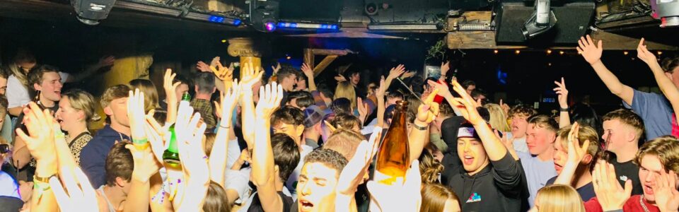 Freake Entertainment bietet professionelle DJ-Dienstleistungen, Eventtechnik, Live Acts, maßgeschneiderte Events sowie Open-Air- und Indoor-Partys in Österreich.