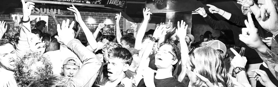 Freake Entertainment bietet professionelle DJ-Dienstleistungen, Eventtechnik, Live Acts, maßgeschneiderte Events sowie Open-Air- und Indoor-Partys in Österreich.