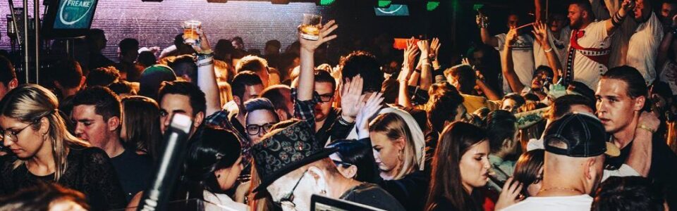 Freake Entertainment bietet professionelle DJ-Dienstleistungen, Eventtechnik, Live Acts, maßgeschneiderte Events sowie Open-Air- und Indoor-Partys in Österreich.